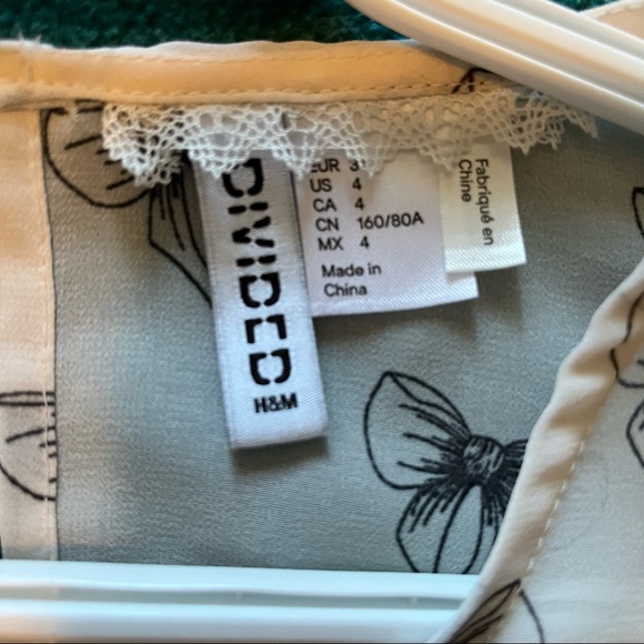 Peplum Sleeveless Blouse - Picture 3 of 3